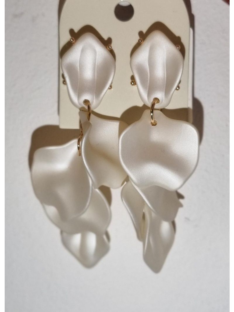 Leaf Earrings Pearl White