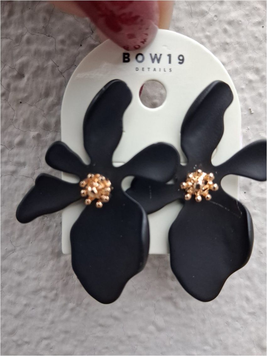 Flower errings Svart