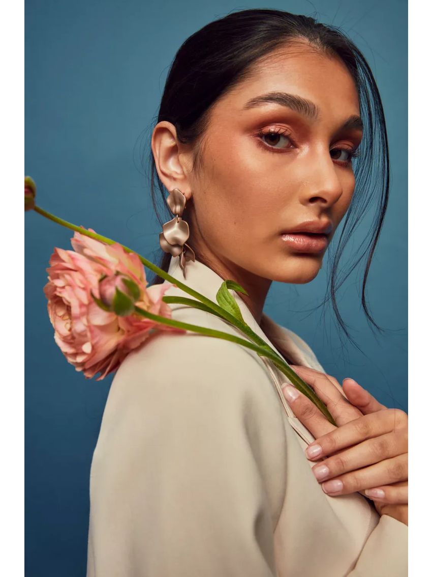 Leaf Earrings Pearl Nougate